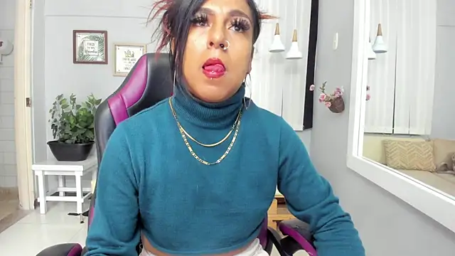 Nahomy Collins  online show from May 2026 07:55:02 PM