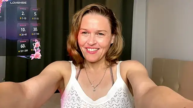 Snapshot of Lizacams chatting on May 2026 04:01:02 PM Lizacams online show from May 2026 04:01:02 PM