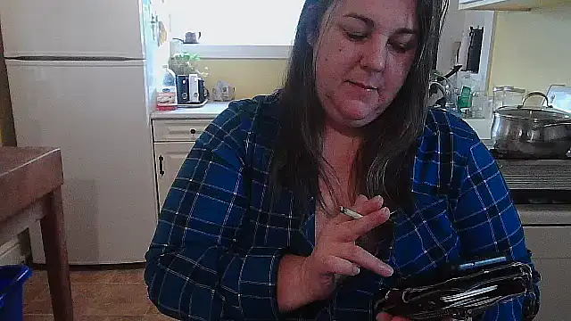 Snapshot of smalltowntrouble chatting on April 2026 01:40:01 PM smalltowntrouble online show from April 2026 01:40:01 PM