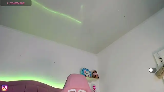 Zoe Luxxe  online show from June 2026 09:06:02 PM