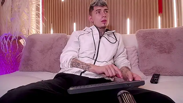 Max Hader  online show from March 2026 03:14:02 AM