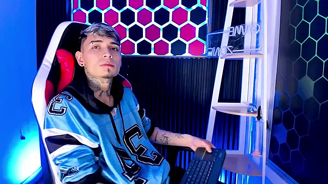 Max Hader  online show from April 2026 03:11:02 AM