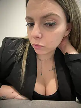 Snapshot of diavola_bionda chatting on March 2026 01:55:01 AM diavola bionda online show from March 2026 01:55:01 AM