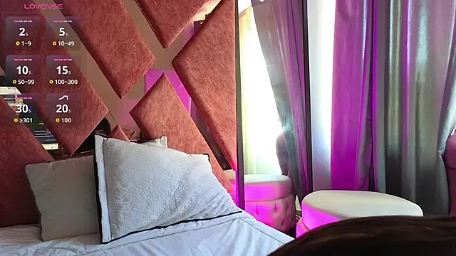 Emma Revees online show from April 2026 08:10:01 PM