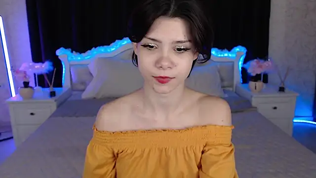 llittle-peachh online show from March 2026 06:26:01 PM