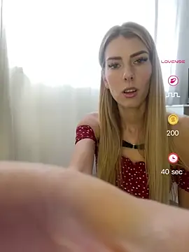 SoniaXOXO online show from April 2026 12:14:01 PM