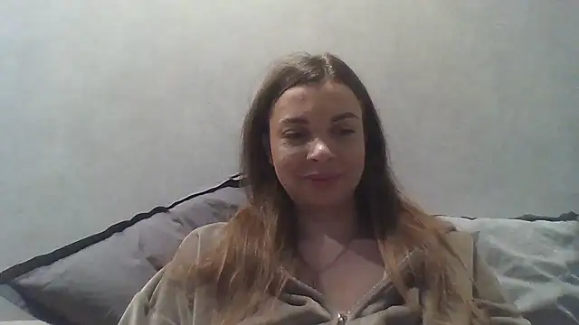 Luna2547 online show from March 2026 04:32:02 PM