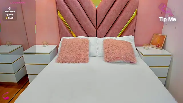 chloe larson online show from April 2026 11:35:01 AM