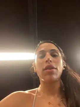 Snapshot of sweetwanda chatting on May 2026 03:27:01 PM sweetwanda online show from May 2026 03:27:01 PM