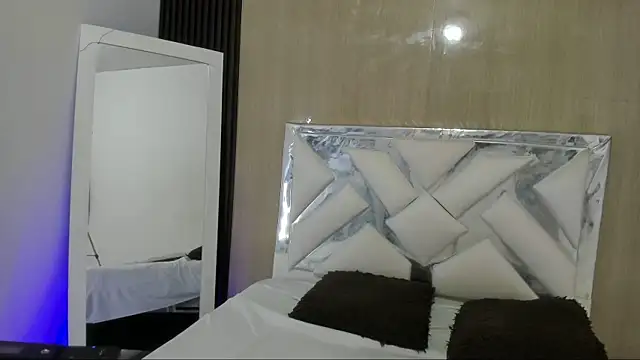 Nina vegas online show from June 2026 01:34:01 PM