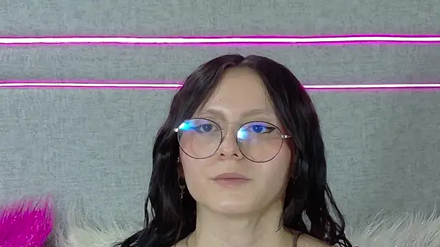 Naomimolie online show from July 2026 05:51:02 PM