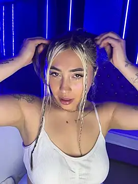 ManuelaVeeleez online show from July 2026 05:03:01 AM