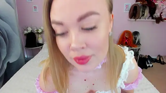 HannahWillow online show from April 2026 06:30:01 AM