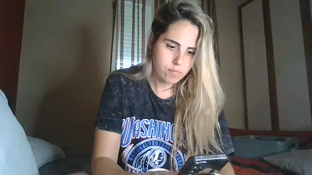 Emilyvuxa online show from May 2026 05:29:02 PM