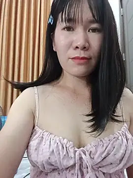 Snapshot of Bondgirl_9 chatting on July 2026 04:32:02 PM Bondgirl 9 online show from July 2026 04:32:02 PM