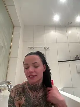 SkinnyLilly online show from May 2026 10:58:01 PM