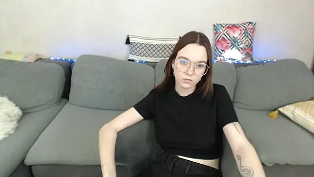 SunyLily online show from April 2026 07:00:01 AM