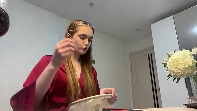 Angela Rosssee online show from March 2026 01:39:01 PM