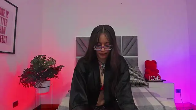 Snapshot of Katalinalee chatting on April 2026 08:37:02 PM Katalinalee online show from April 2026 08:37:02 PM