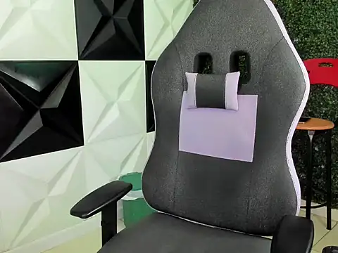 taylor bigdick18 online show from April 2026 11:49:02 PM