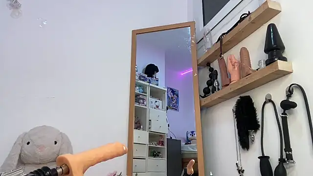 Alissa-Kissa online show from April 2026 06:05:02 PM