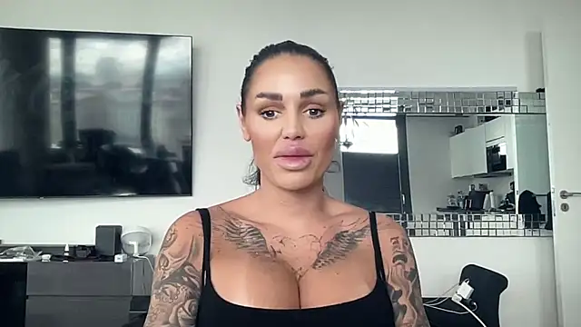 AMBER HARD online show from March 2026 01:16:01 PM