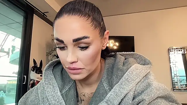 AMBER HARD online show from April 2026 06:09:01 PM