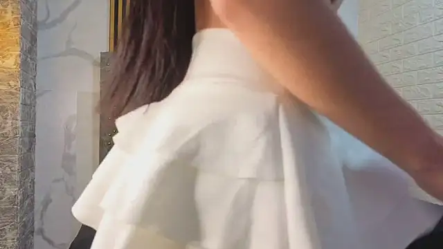 LyraenBlue online show from May 2026 01:19:01 PM