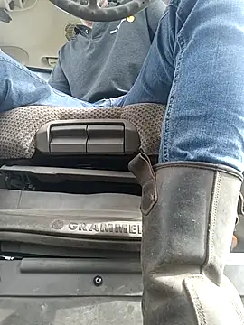 Snapshot of youp8444 chatting on April 2026 12:42:01 PM youp8444 online show from April 2026 12:42:01 PM