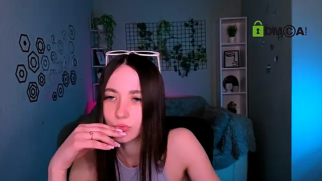 Snapshot of bella_dorn chatting on May 2026 12:24:02 PM bella dorn online show from May 2026 12:24:02 PM