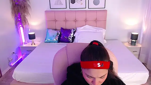 Snapshot of EILIIN07 chatting on March 2026 01:04:02 PM EILIIN07 online show from March 2026 01:04:02 PM