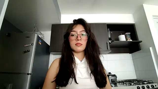 MiiaCullens online show from July 2026 04:33:02 PM
