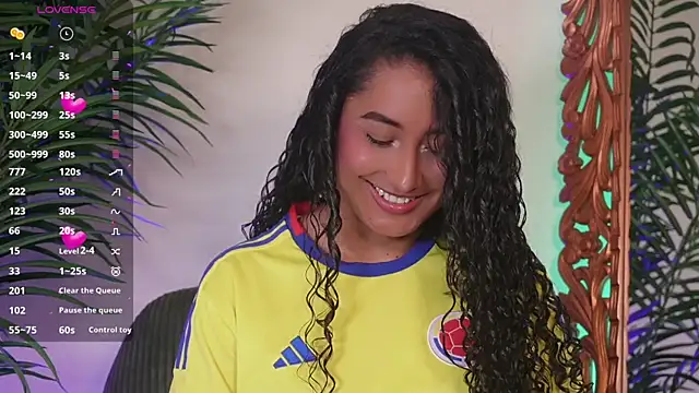 SoyJuliana 19 online show from June 2026 02:01:01 PM