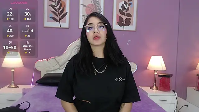 YayaQueen online show from June 2026 12:03:02 PM