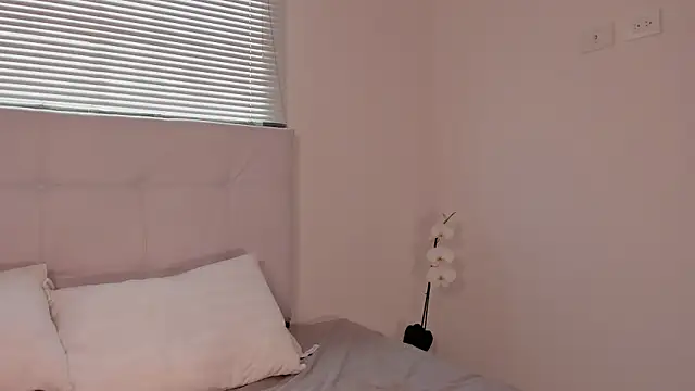 Emily Rousess online show from June 2026 10:52:01 PM