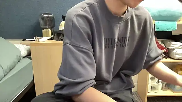 Snapshot of hoppyhops chatting on March 2026 04:35:01 PM hoppyhops online show from March 2026 04:35:01 PM