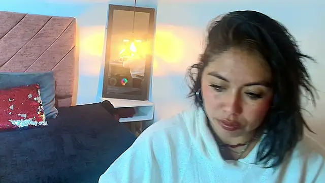 Amanda Fox   online show from April 2026 07:42:01 PM