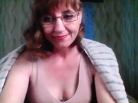 Alisaprice077 online show from May 2026 12:25:02 PM