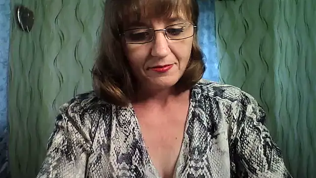 Alisaprice077 online show from June 2026 01:52:01 PM
