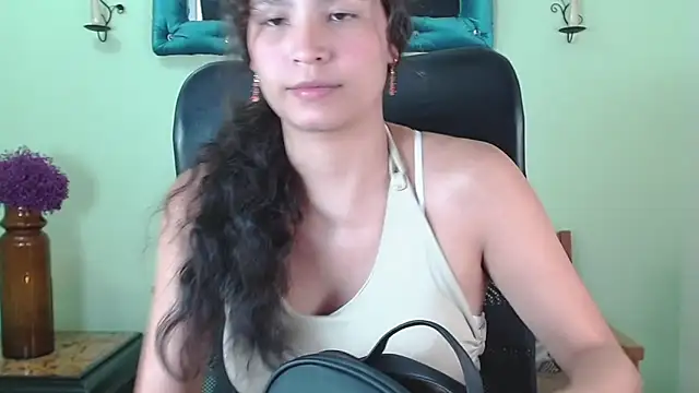 Snapshot of ChalonVera chatting on May 2026 07:34:01 PM ChalonVera online show from May 2026 07:34:01 PM