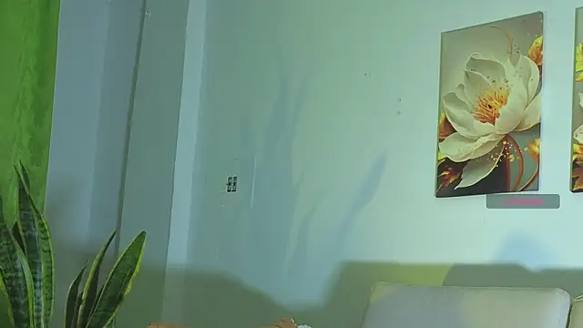 Viioletcollins online show from April 2026 11:05:01 PM