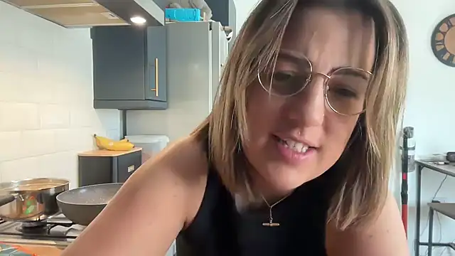 annabellewarick online show from April 2026 11:10:01 AM