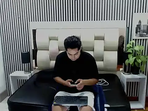 Alex Wolft online show from May 2026 12:01:02 PM