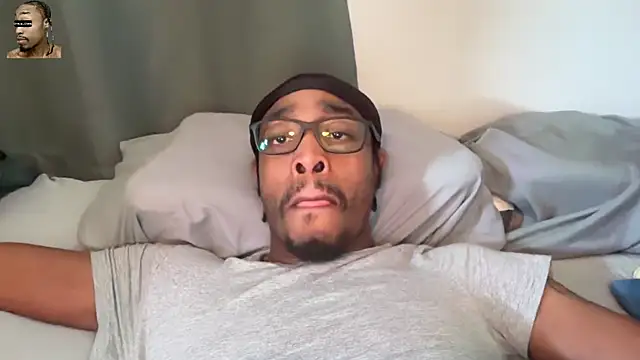 Snapshot of OneUp_Close chatting on April 2026 08:44:01 PM OneUp Close online show from April 2026 08:44:01 PM