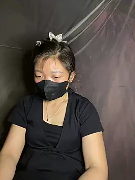 Bling-pusy online show from April 2026 12:55:01 PM