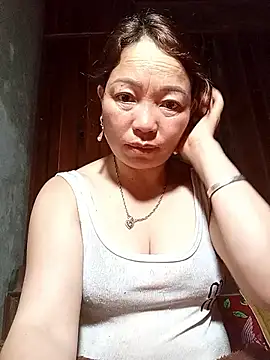 Snapshot of Yellow-pink chatting on May 2026 11:02:02 PM Yellow-pink online show from May 2026 11:02:02 PM