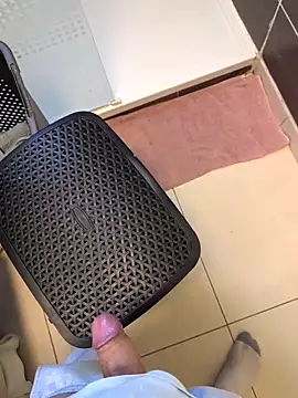 Snapshot of Louloulebon chatting on April 2026 01:00:02 PM Louloulebon online show from April 2026 01:00:02 PM