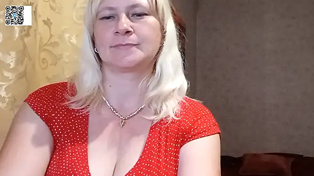 Snapshot of DiamondLady555 chatting on June 2026 07:05:02 PM DiamondLady555 online show from June 2026 07:05:02 PM