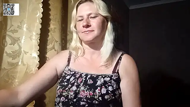 Snapshot of DiamondLady555 chatting on July 2026 06:01:02 PM DiamondLady555 online show from July 2026 06:01:02 PM