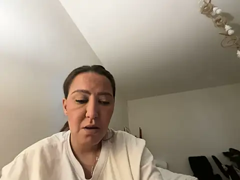Shylyy25 online show from May 2026 05:45:02 AM